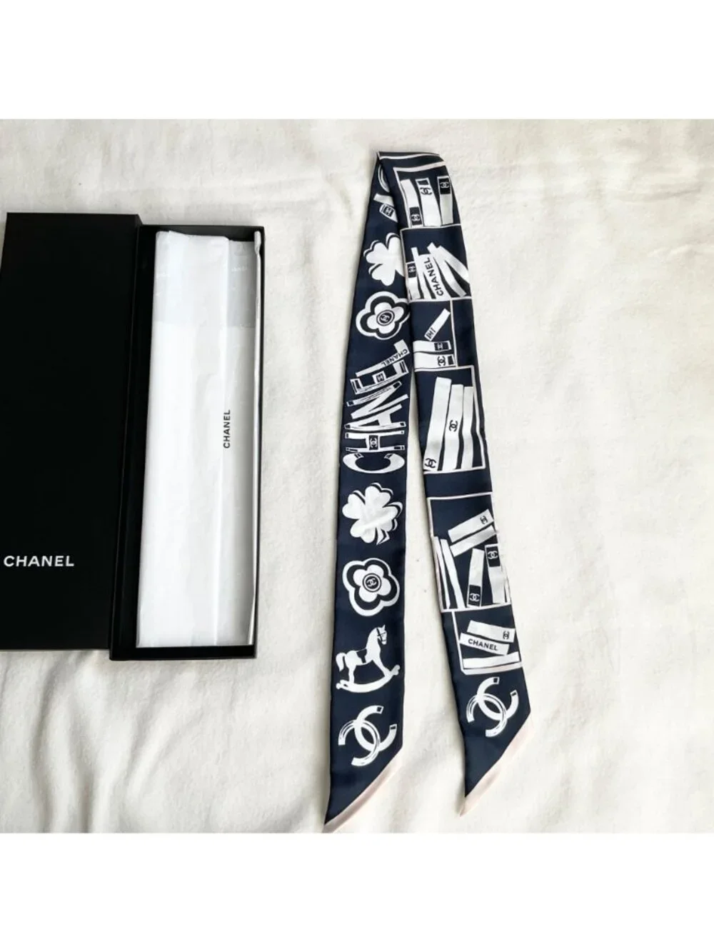 NWOT w/box CHANEL blue white silk scarf slim headband books logo Trojan
